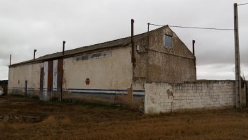 Bâtiment industriel / entrepôt à Estépar