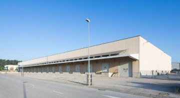 Industrial building / warehouse in Llerona