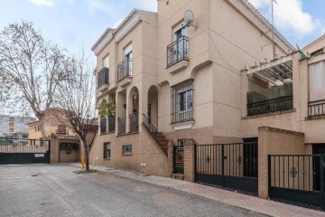 Piso 4 Habitaciones en Carretera de Granada-La Alcazaba