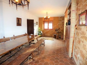 House 4 Bedrooms in Viloria