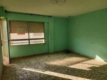 Piso 4 Habitaciones en Los Palacios