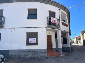 House 4 Bedrooms in Salvatierra de Santiago