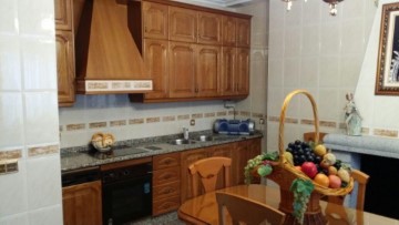 House 8 Bedrooms in Orellana la Vieja