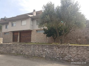 House 5 Bedrooms in Berga