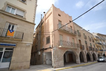 House 4 Bedrooms in Bellpuig