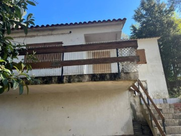 House 4 Bedrooms in Can Olivella