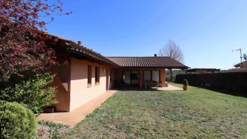 House 4 Bedrooms in Castellterçol