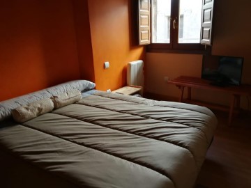 House 4 Bedrooms in Covarrubias