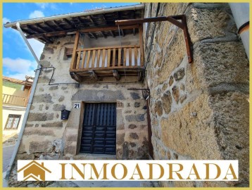 House 3 Bedrooms in Piedralaves