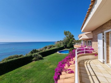 House 5 Bedrooms in Les Tres Cales