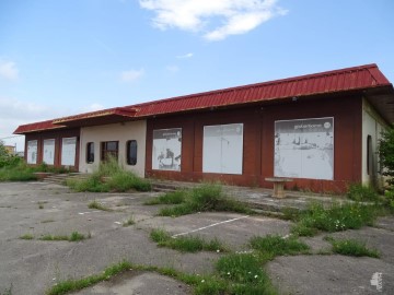 Edificio en Alesón