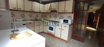 House 4 Bedrooms in Cabanillas