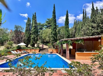 Maisons de campagne 7 Chambres à Cruïlles