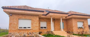 House 3 Bedrooms in Fuente el Saz de Jarama