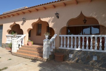 House 4 Bedrooms in Priorat de Banyeres