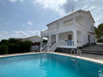 House 4 Bedrooms in La Papiola