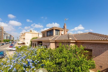 House 4 Bedrooms in La Mata