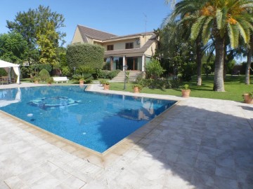 House 6 Bedrooms in Casas Verdes