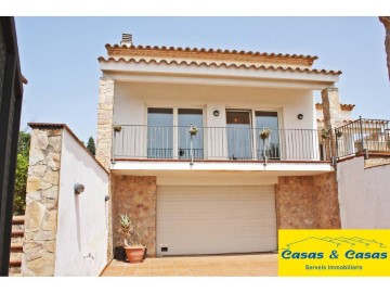 House 4 Bedrooms in Parlavà