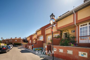 Casa o chalet 4 Habitaciones en Fuensaldaña