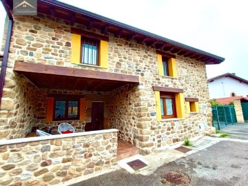 House 2 Bedrooms in Ruente