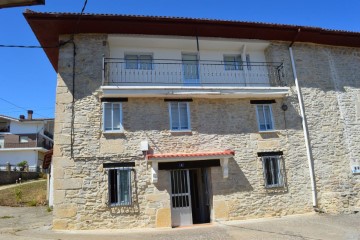 House 5 Bedrooms in Castresana