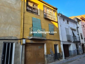 House 4 Bedrooms in Albesa