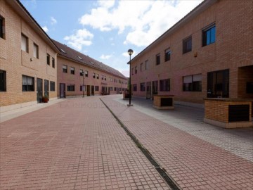 Casa o chalet 4 Habitaciones en Miralbueno