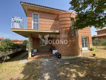 House 4 Bedrooms in Ollauri