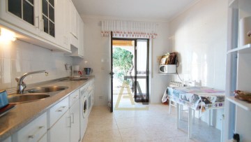 House 3 Bedrooms in Corrales