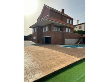 House 4 Bedrooms in El Brugue