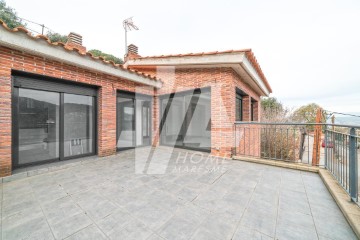 House 4 Bedrooms in Mas Llombart