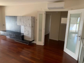 Apartment 3 Bedrooms in Montoliu de Lleida