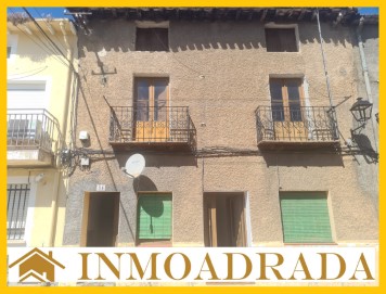 House 6 Bedrooms in La Adrada