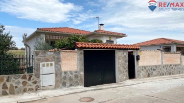 House 6 Bedrooms in El Casar de Escalona