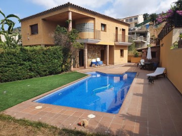 House 5 Bedrooms in Palau-Saverdera