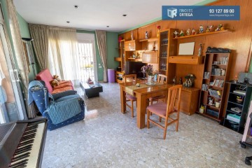 House 4 Bedrooms in Parets del Vallès