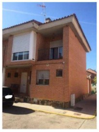 House 3 Bedrooms in Cabañas de Yepes