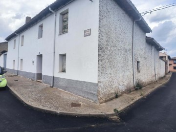 House 4 Bedrooms in Navafría