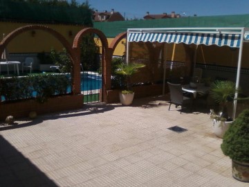 House 4 Bedrooms in Navalcarnero Centro