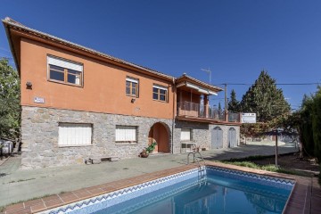 Maison 6 Chambres à Huétor de Santillán