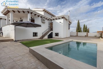 House 4 Bedrooms in Bubión