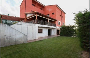 House 5 Bedrooms in Valdorros