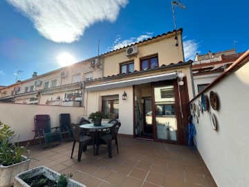 House 4 Bedrooms in Sant Narcís