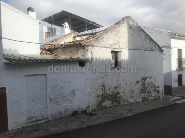 House  in Serrato
