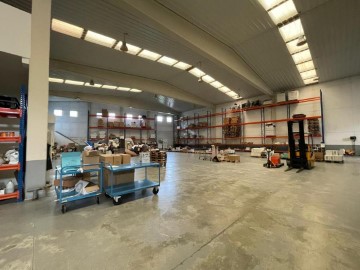 Industrial building / warehouse in Sámano