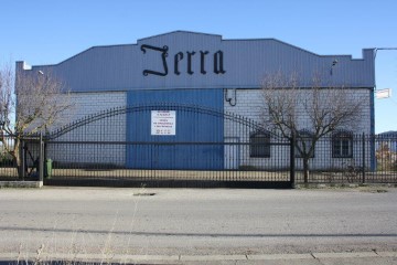 Industrial building / warehouse in Llerena