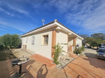 House 5 Bedrooms in Alguaire