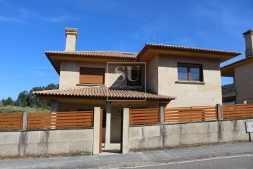 Casa o chalet 4 Habitaciones en Bahiña (Santa Marina P.)