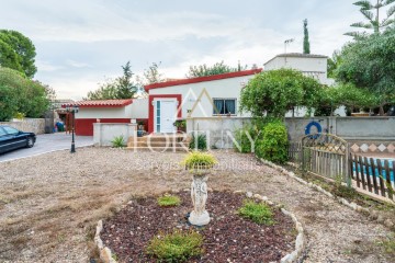 House 4 Bedrooms in Mas de Cargol